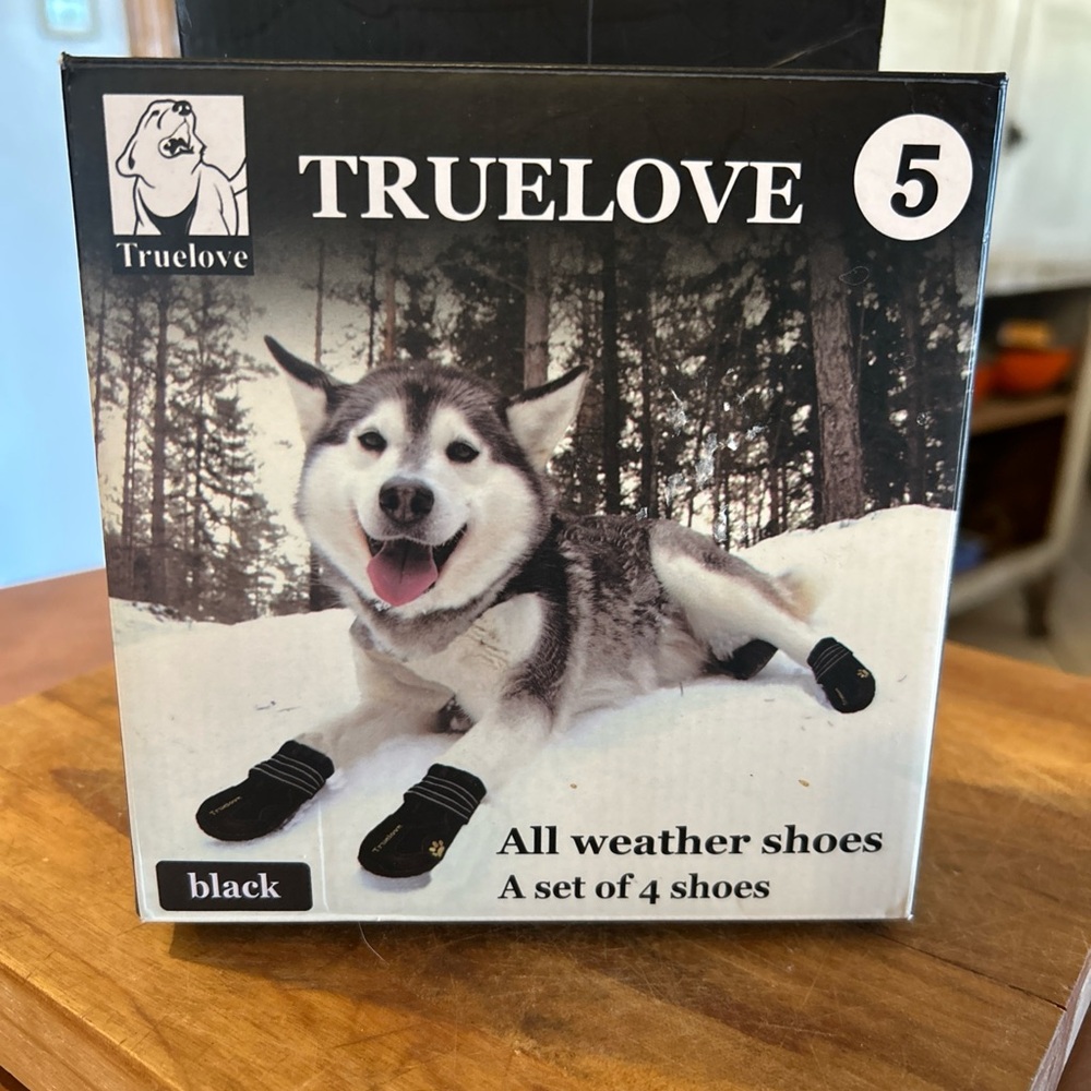 Truelove all weather shoes. Set of 4. Size 5. Size guide in pictures.